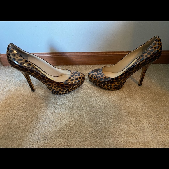 Joan & David Leopard Heels - Picture 3 of 4